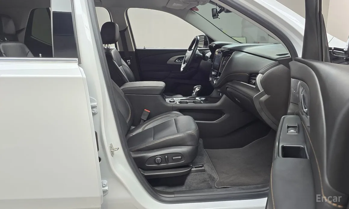 Photo 11 - Chevrolet Traverse