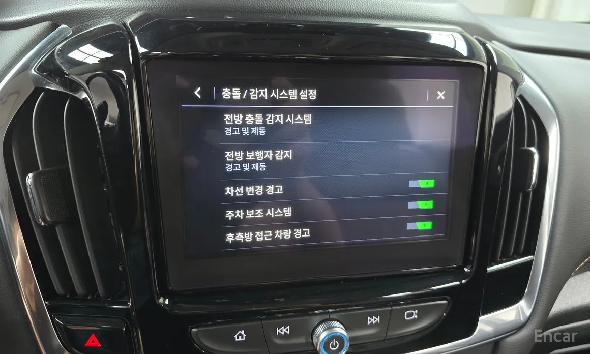 Photo 16 - Chevrolet Traverse