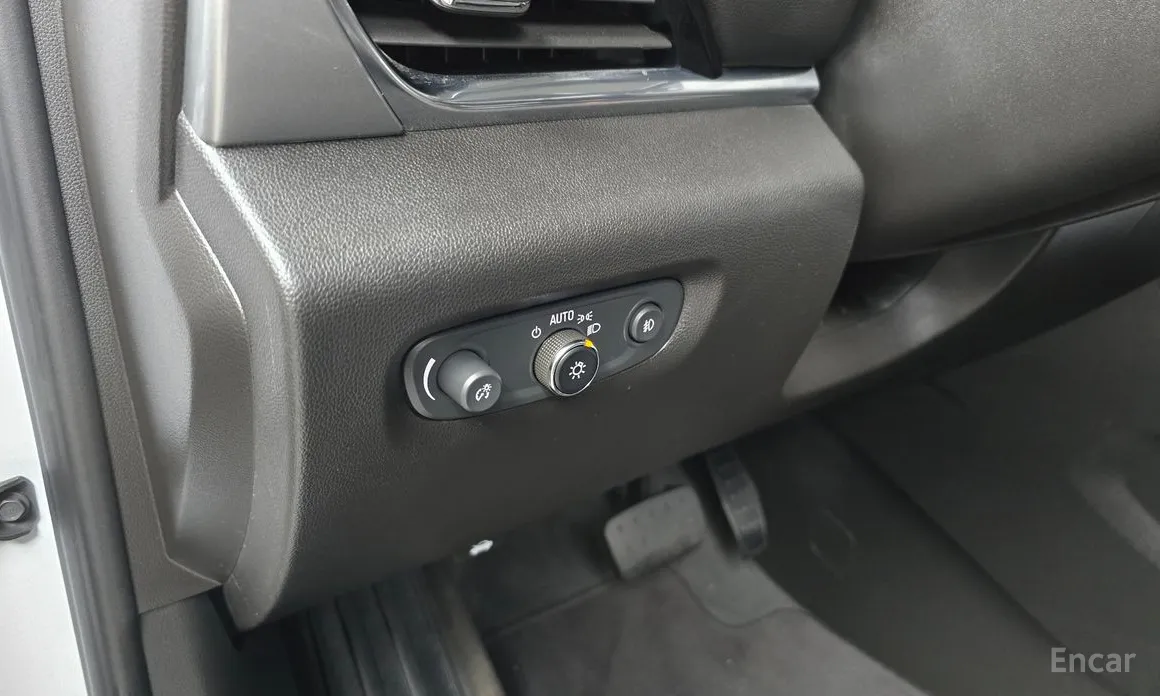 Photo 18 - Chevrolet Traverse