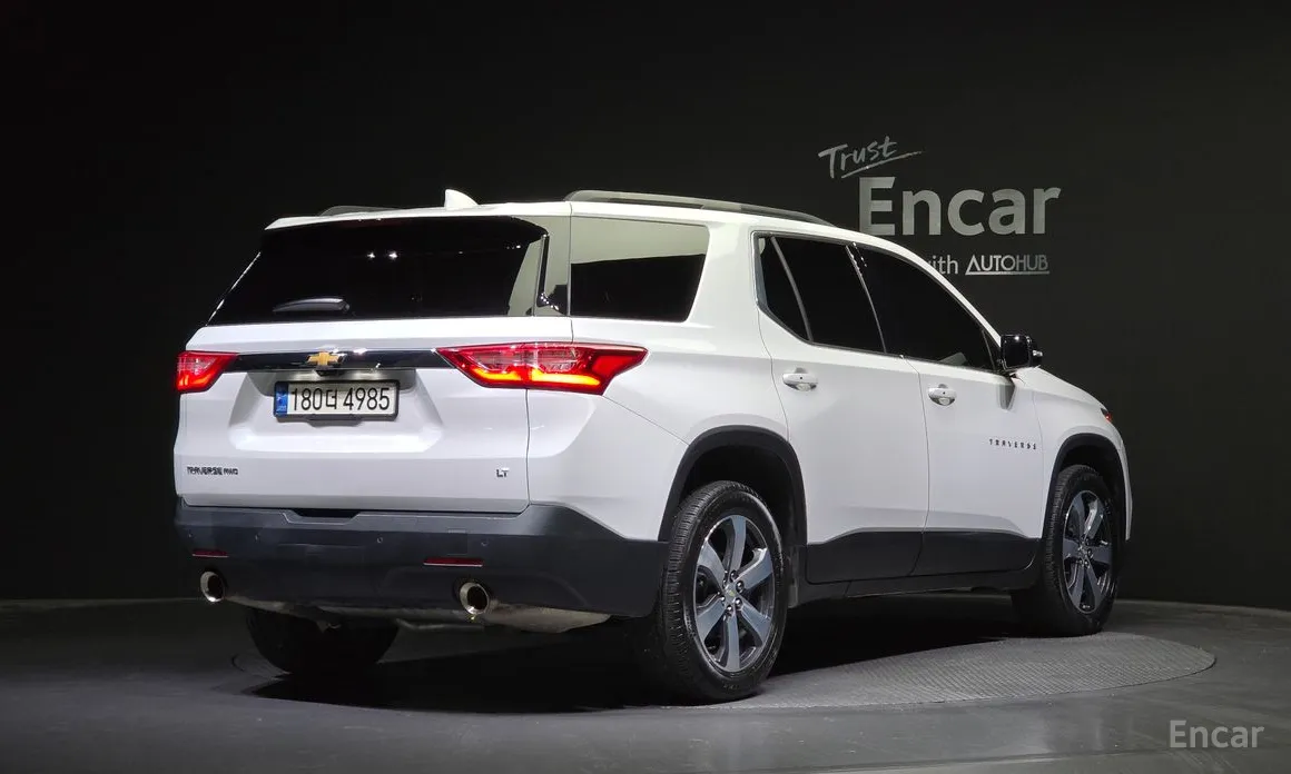 Photo 2 - Chevrolet Traverse