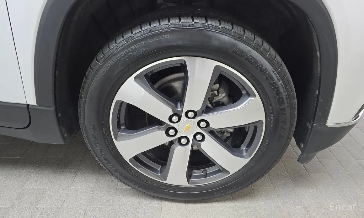 Photo 5 - Chevrolet Traverse