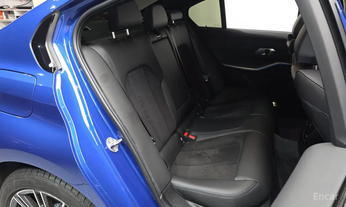 Photo 12 - BMW 3 Series