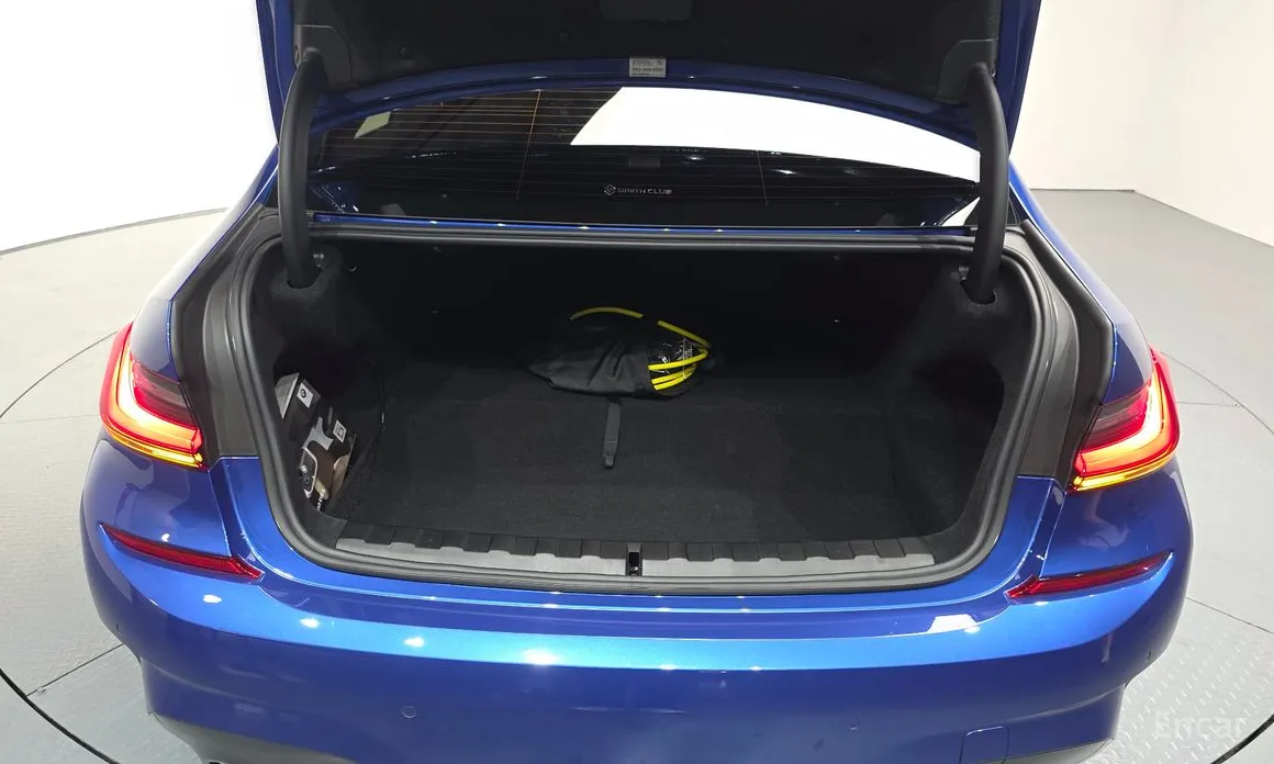 Photo 20 - BMW 3 Series