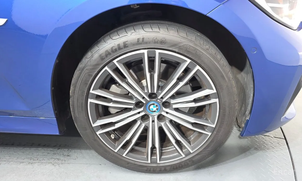 Photo 5 - BMW 3 Series