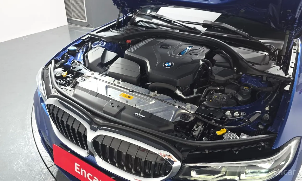 Photo 6 - BMW 3 Series