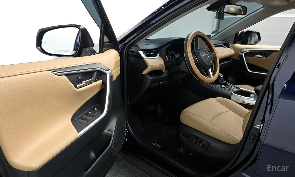 Фото 10 - Toyota RAV4