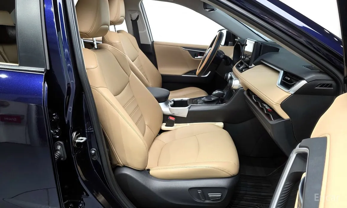 Фото 11 - Toyota RAV4