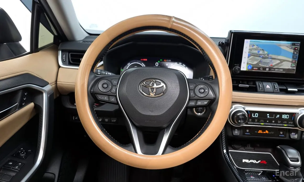 Фото 13 - Toyota RAV4