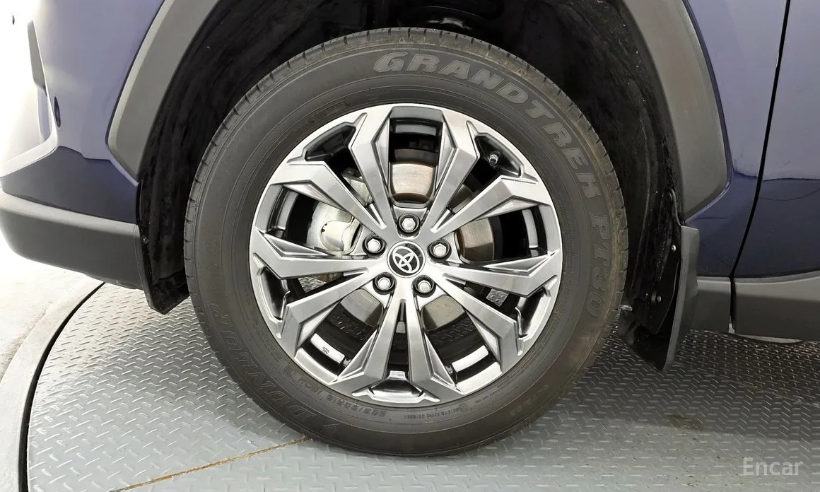 Фото 5 - Toyota RAV4