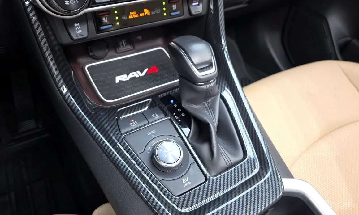 Фото 9 - Toyota RAV4