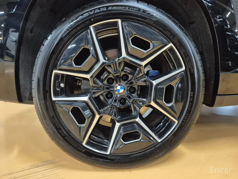 Фото 18 - BMW XM