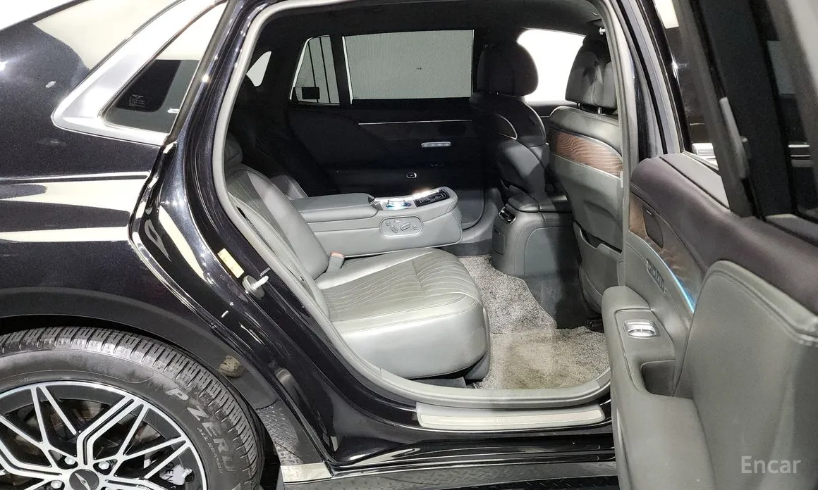 Фото 12 - Genesis G90