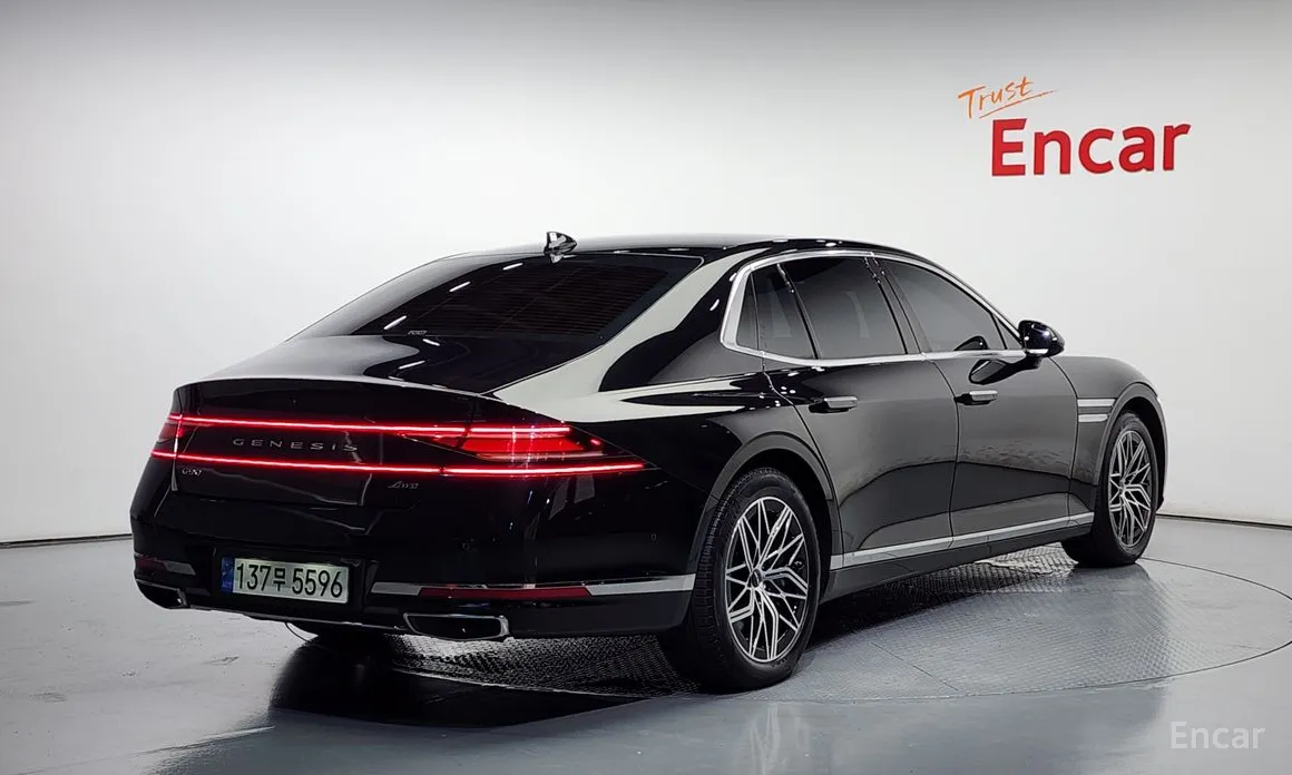 Фото 2 - Genesis G90