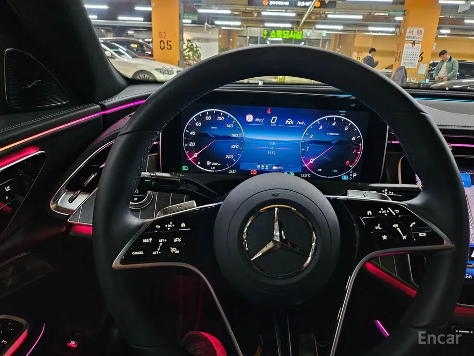 Фото 17 - Mercedes-Benz E-Class