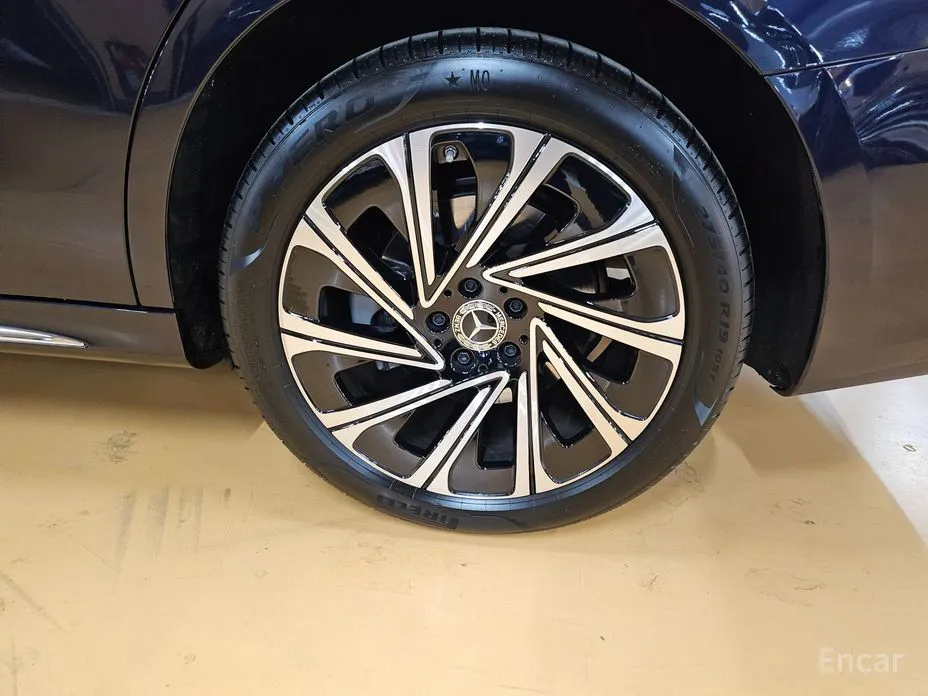 Фото 9 - Mercedes-Benz E-Class