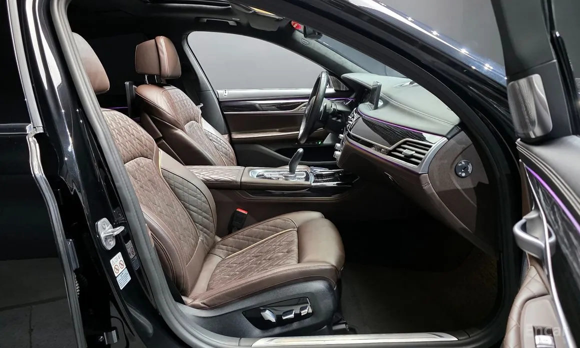 Фото 10 - BMW 7 Series