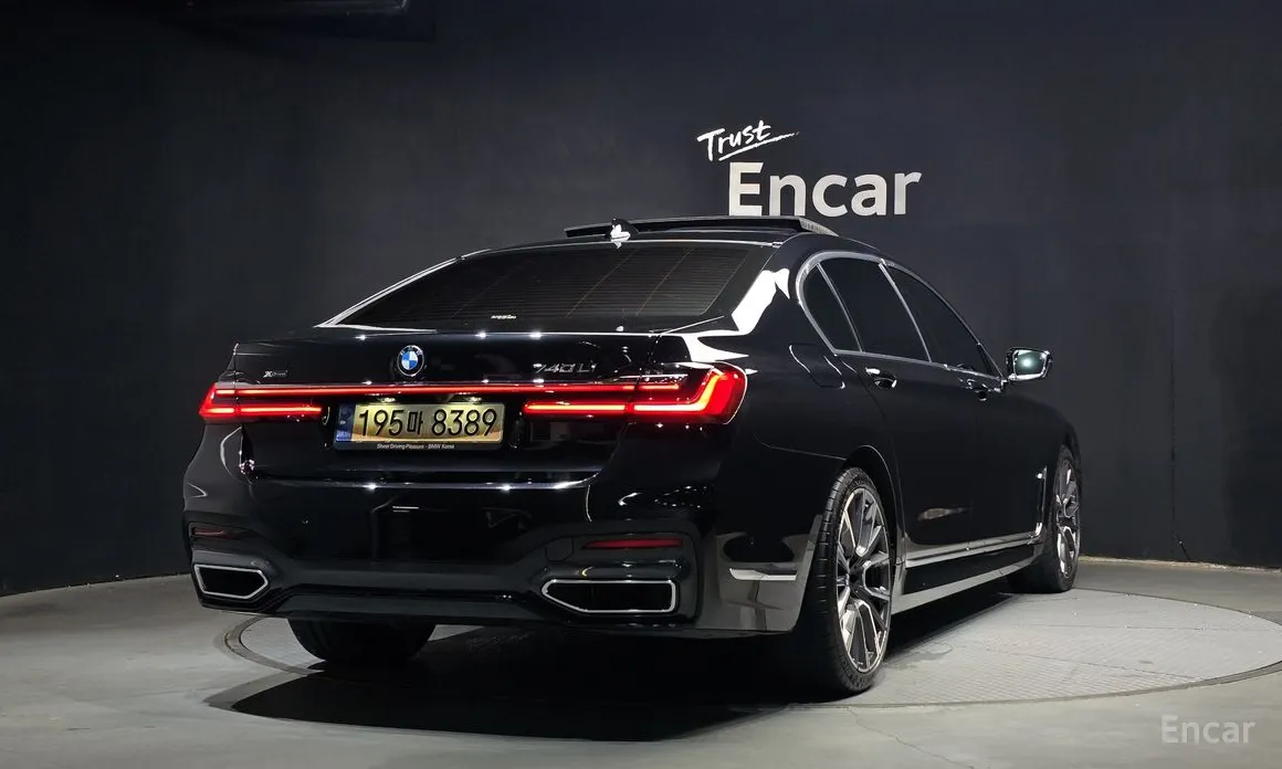 Фото 2 - BMW 7 Series