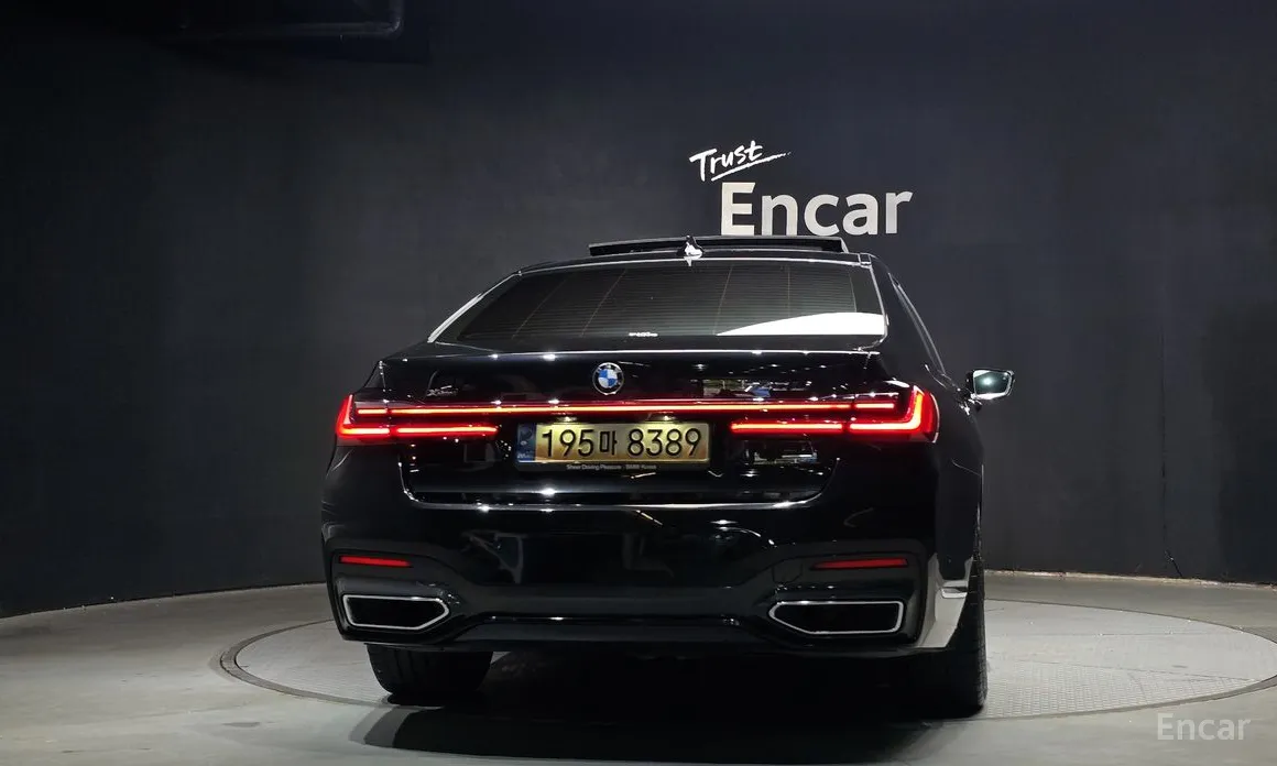 Фото 4 - BMW 7 Series