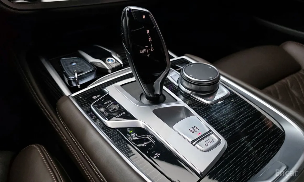 Фото 9 - BMW 7 Series