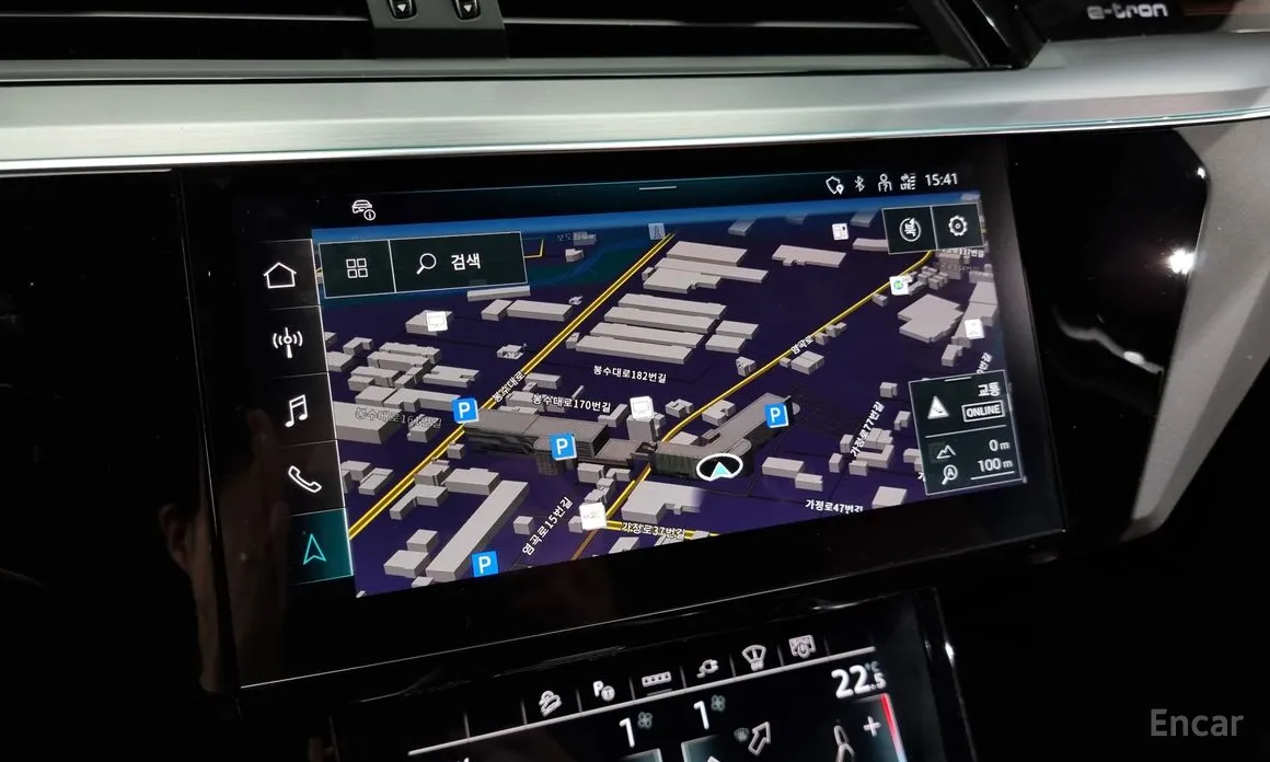 Фото 14 - Audi Q8 e-tron