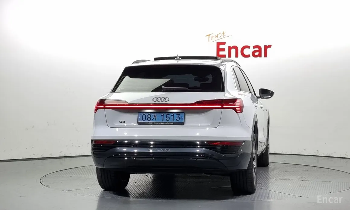 Фото 4 - Audi Q8 e-tron