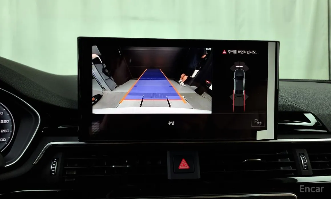 Фото 15 - Audi A4