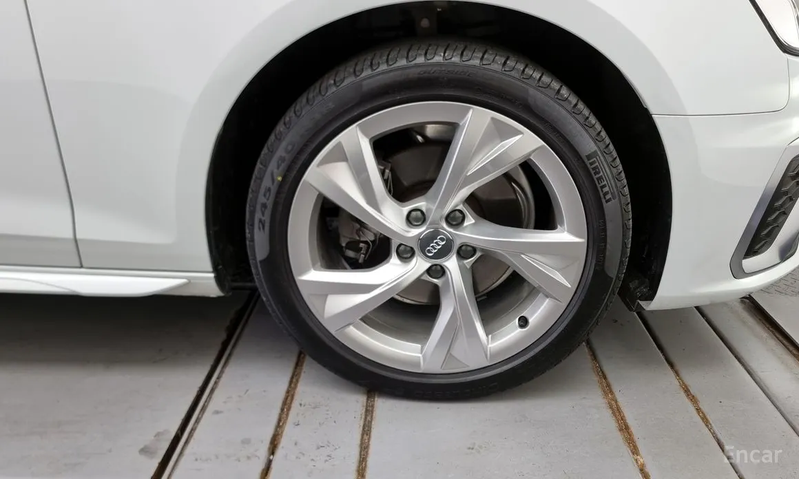 Фото 5 - Audi A4