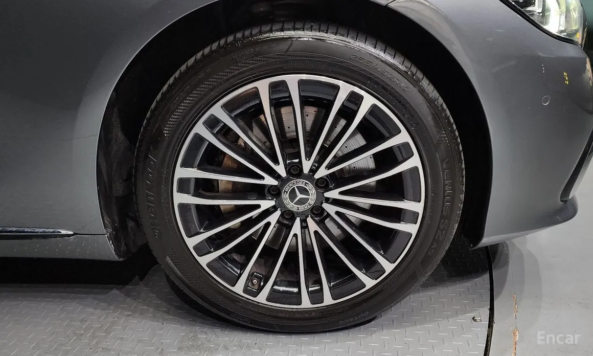 Фото 5 - Mercedes-Benz S-Class