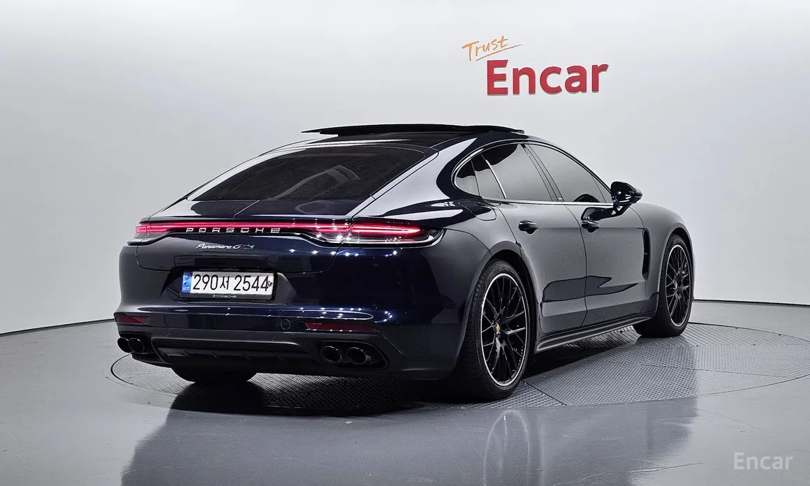 Фото 2 - Porsche Panamera