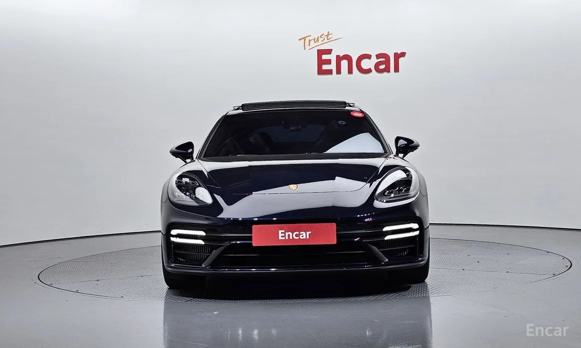 Фото 3 - Porsche Panamera