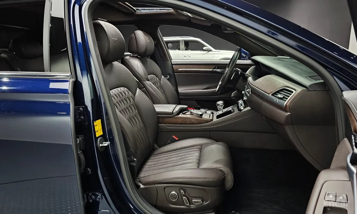 Фото 10 - Genesis G90