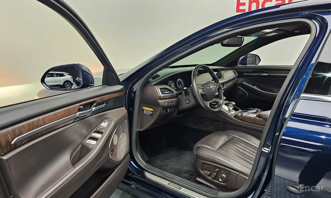 Фото 11 - Genesis G90