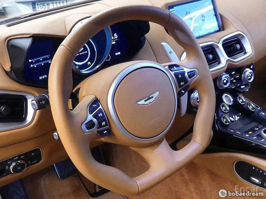 Фото 10 - Aston Martin Vantage