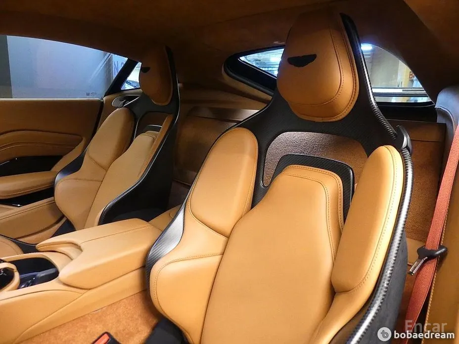 Фото 13 - Aston Martin Vantage