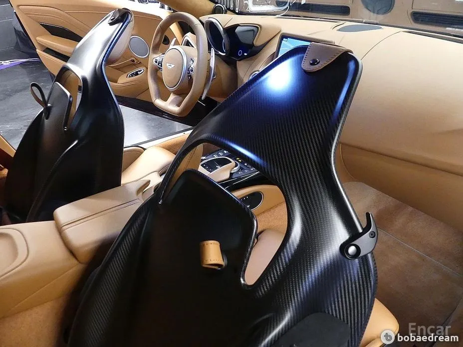 Фото 14 - Aston Martin Vantage