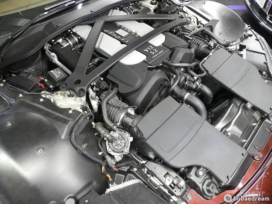 Фото 5 - Aston Martin Vantage