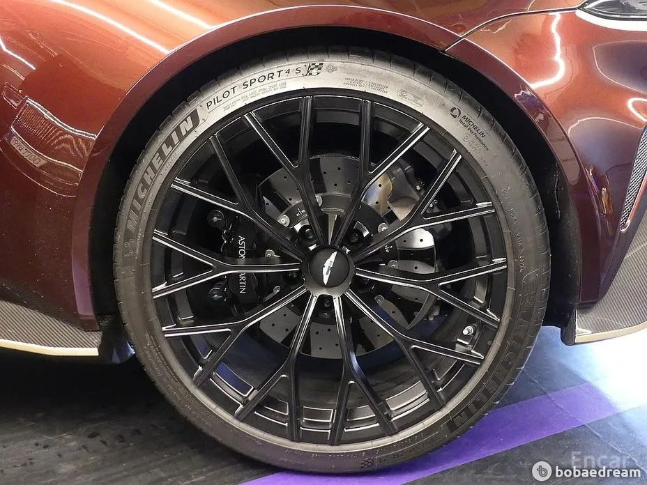 Фото 8 - Aston Martin Vantage