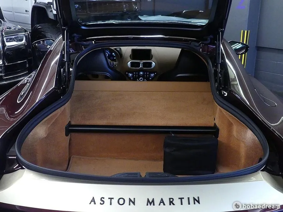 Фото 9 - Aston Martin Vantage