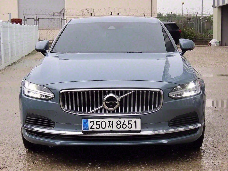 Фото 1 - Volvo S90