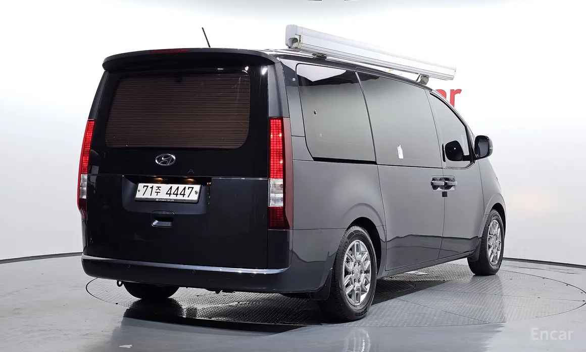 Фото 2 - Hyundai Staria