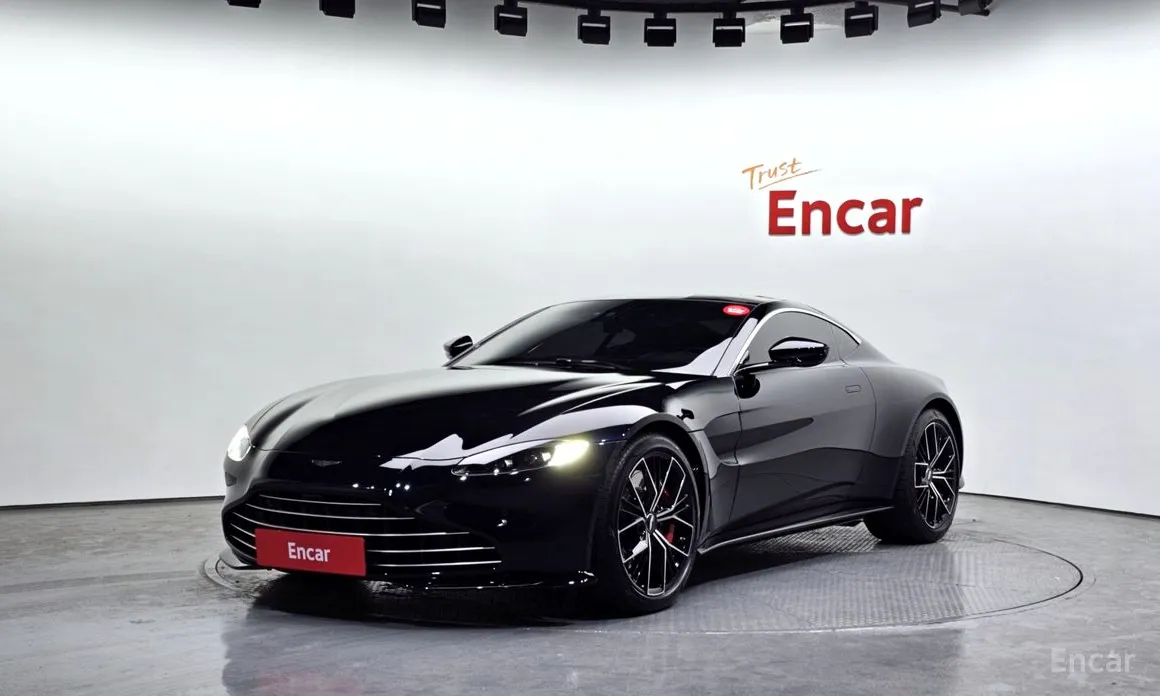 Фото 1 - Aston Martin Vantage