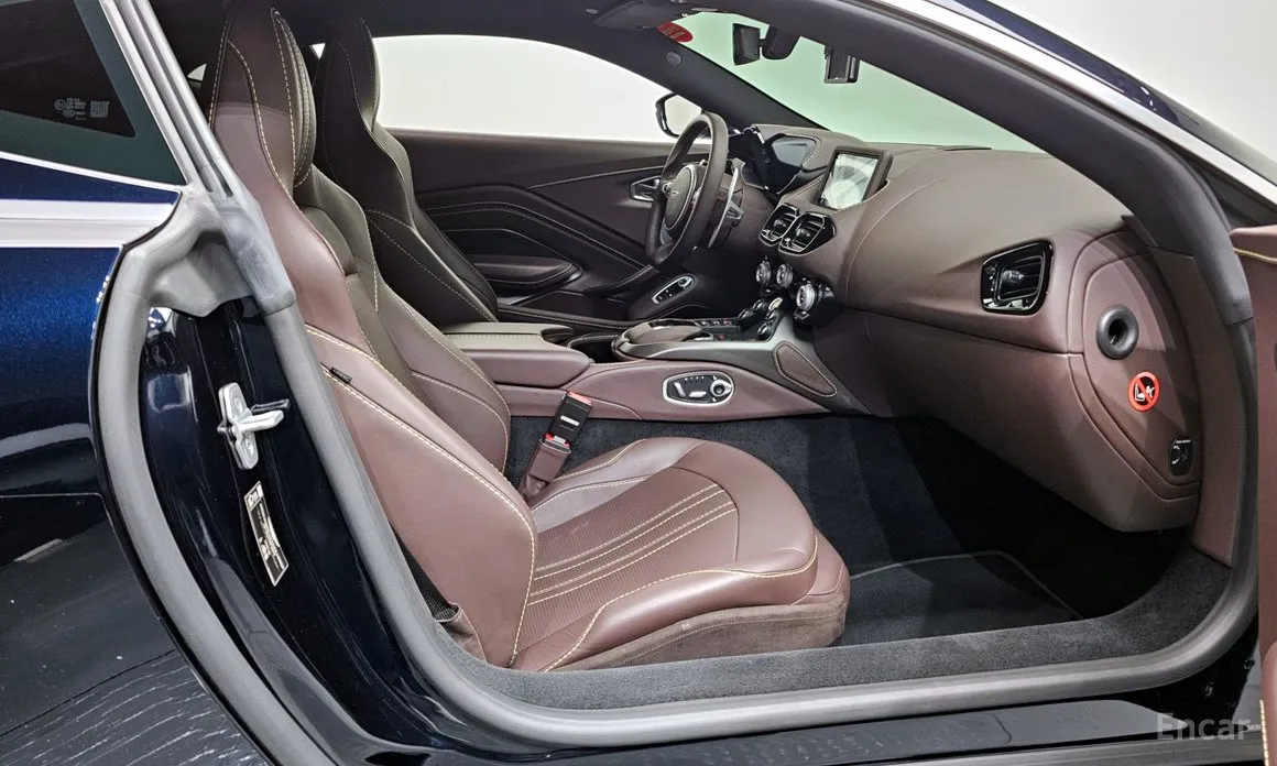 Фото 10 - Aston Martin Vantage