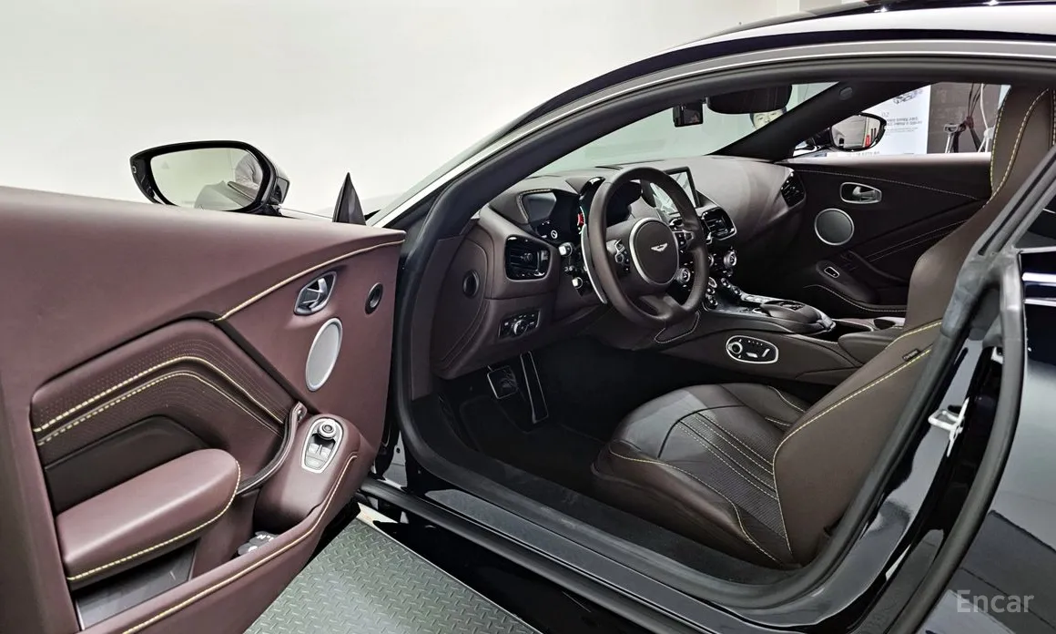 Фото 11 - Aston Martin Vantage