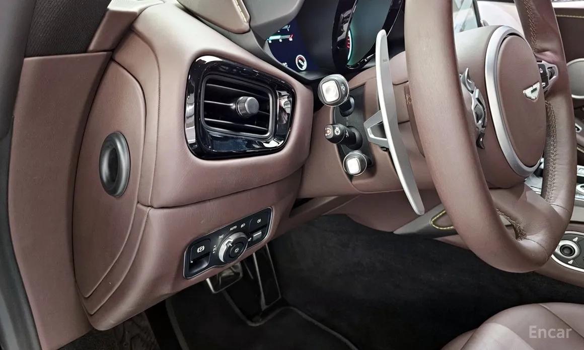 Фото 16 - Aston Martin Vantage