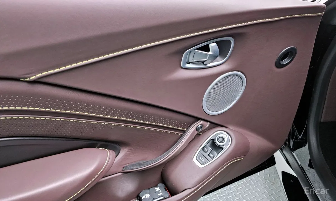 Фото 17 - Aston Martin Vantage