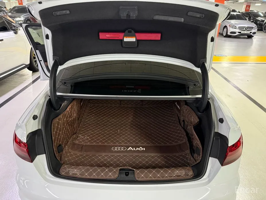 Фото 18 - Audi A4