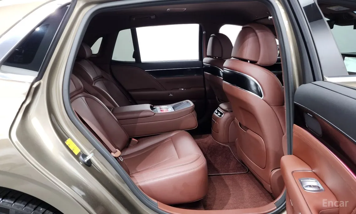 Фото 12 - Genesis G90