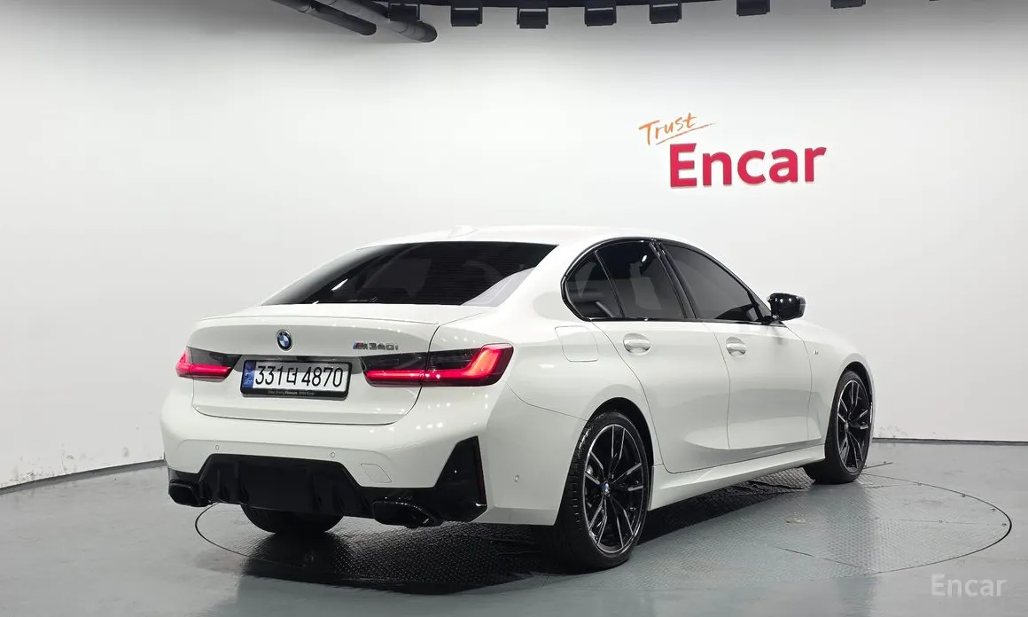 Photo 2 - BMW 3 Series