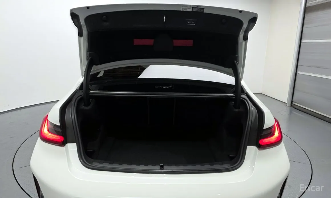 Photo 20 - BMW 3 Series