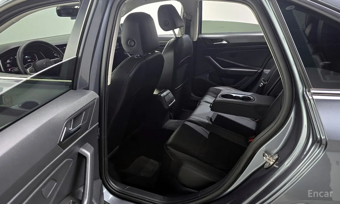 Photo 11 - Volkswagen Jetta